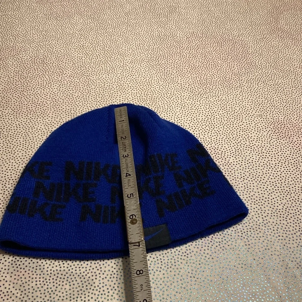 Nike boys  hat blue black in good condition